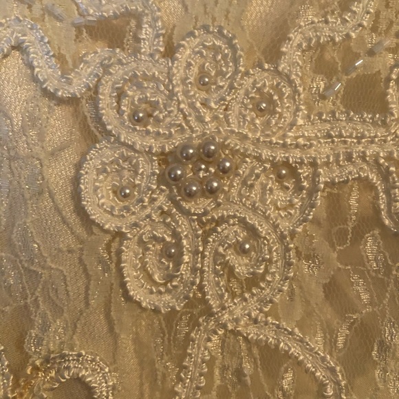 Wedding dress - Picture 2 of 8